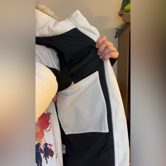 White Canada Goose parka size small. - Picture 9 of 16